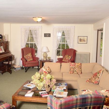 Windflower Inn Грейт Барингтън Екстериор снимка