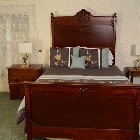 Windflower Inn Грейт Барингтън Екстериор снимка