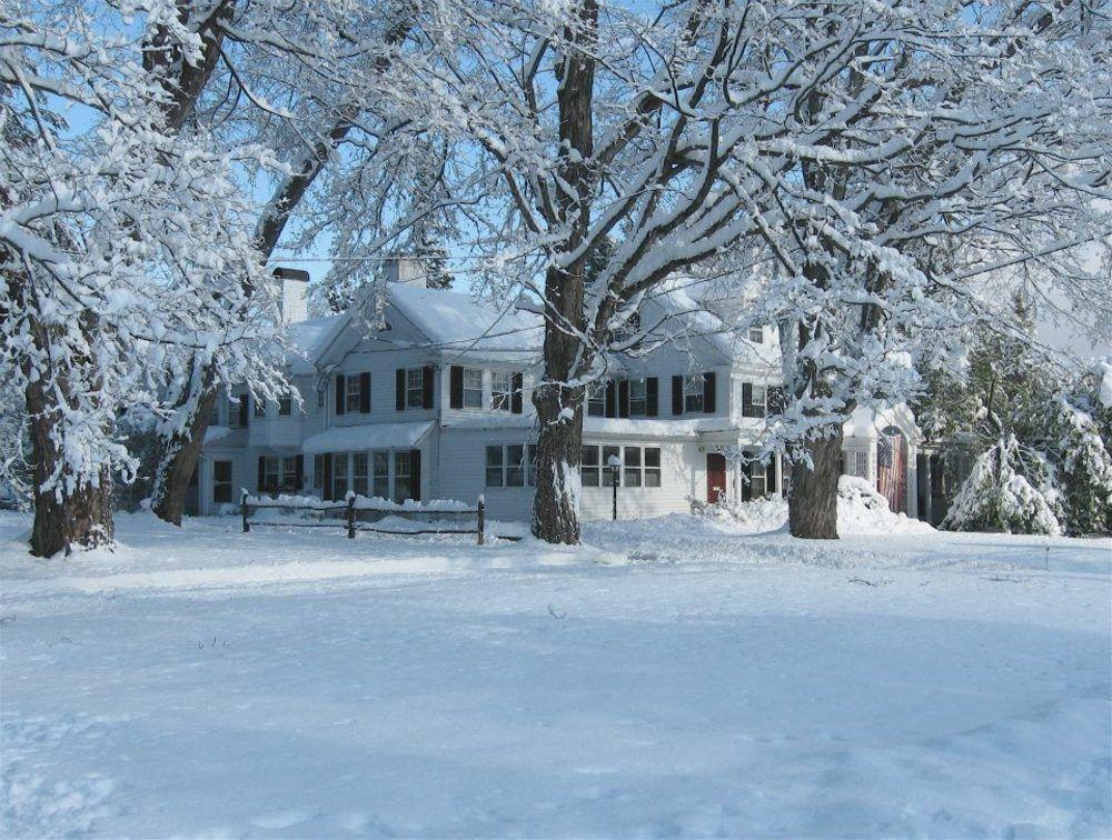 Windflower Inn Грейт Барингтън Екстериор снимка