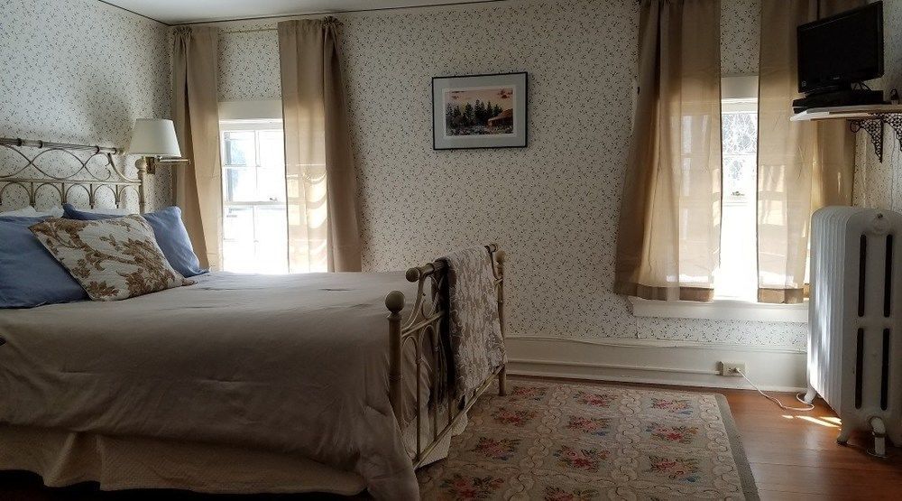 Windflower Inn Грейт Барингтън Екстериор снимка