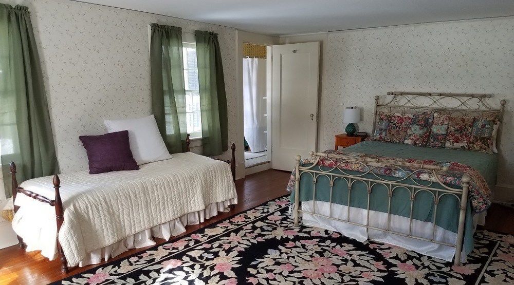 Windflower Inn Грейт Барингтън Екстериор снимка