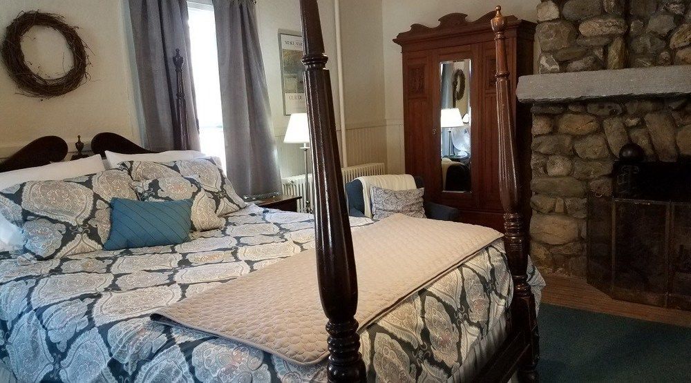 Windflower Inn Грейт Барингтън Екстериор снимка