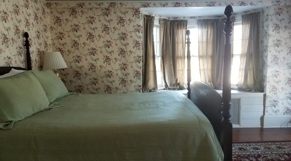 Windflower Inn Грейт Барингтън Екстериор снимка