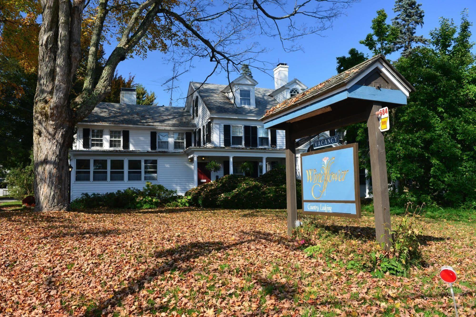 Windflower Inn Грейт Барингтън Екстериор снимка