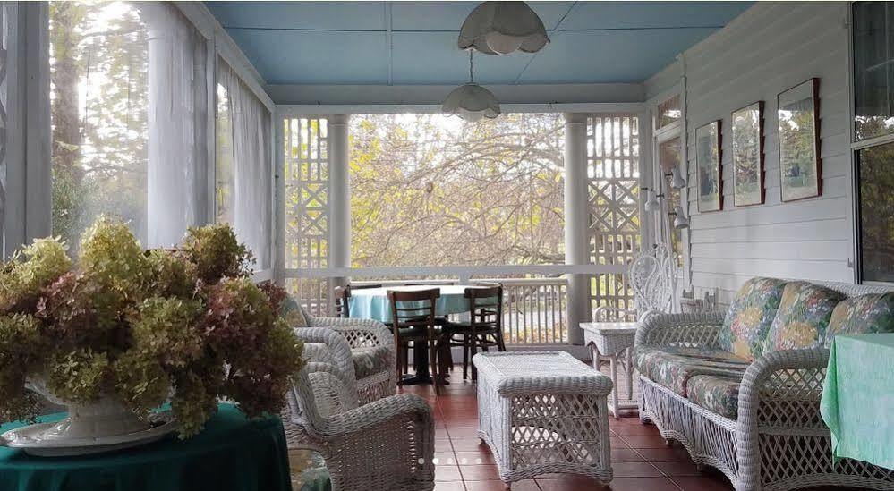 Windflower Inn Грейт Барингтън Екстериор снимка