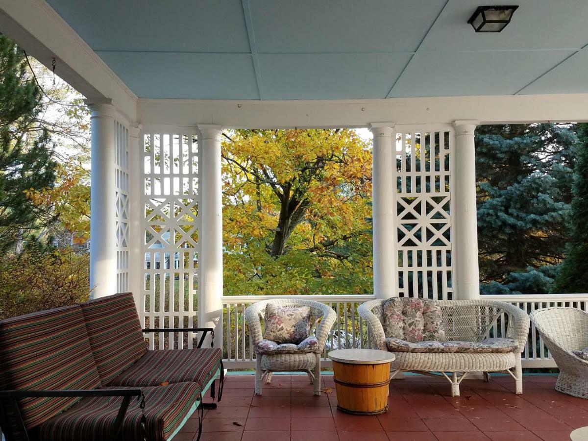 Windflower Inn Грейт Барингтън Екстериор снимка