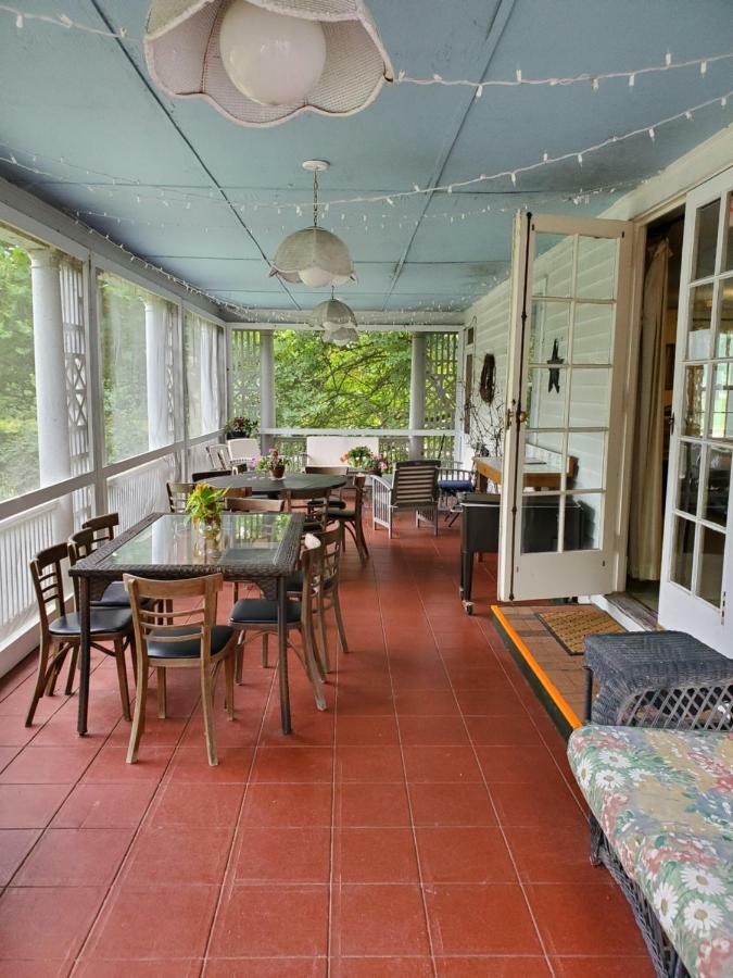 Windflower Inn Грейт Барингтън Екстериор снимка