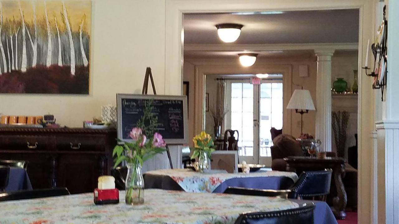 Windflower Inn Грейт Барингтън Екстериор снимка