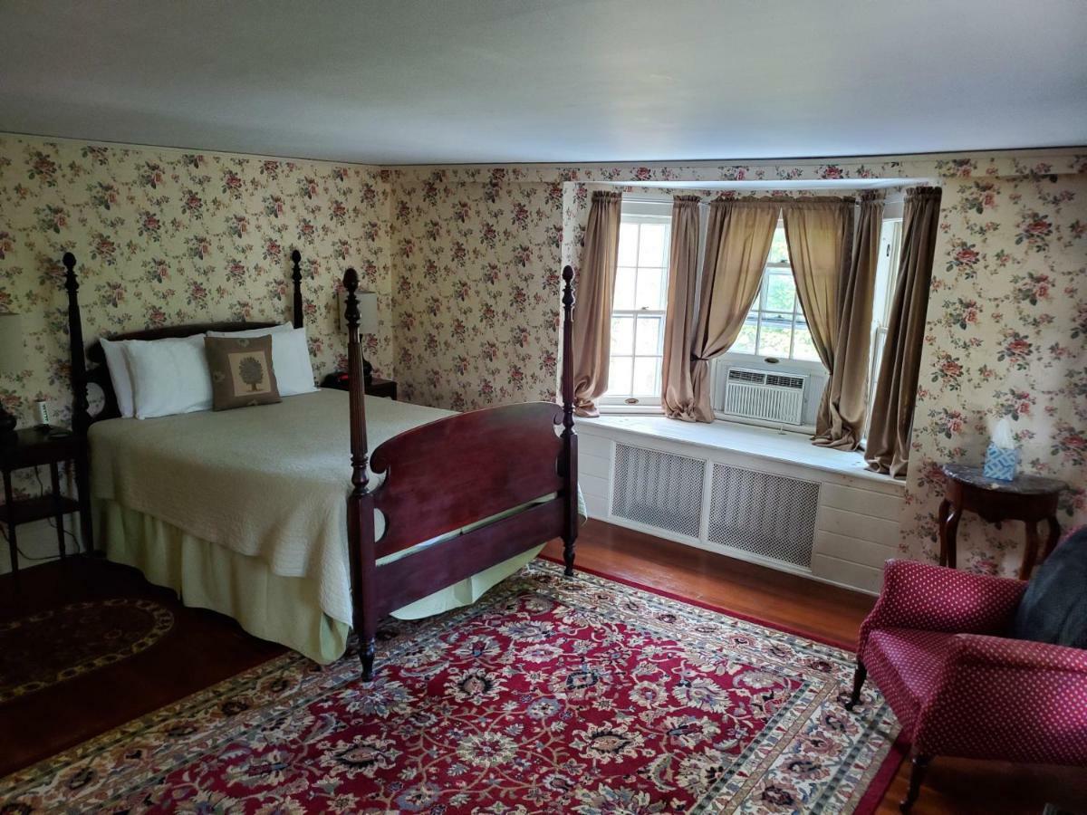 Windflower Inn Грейт Барингтън Екстериор снимка