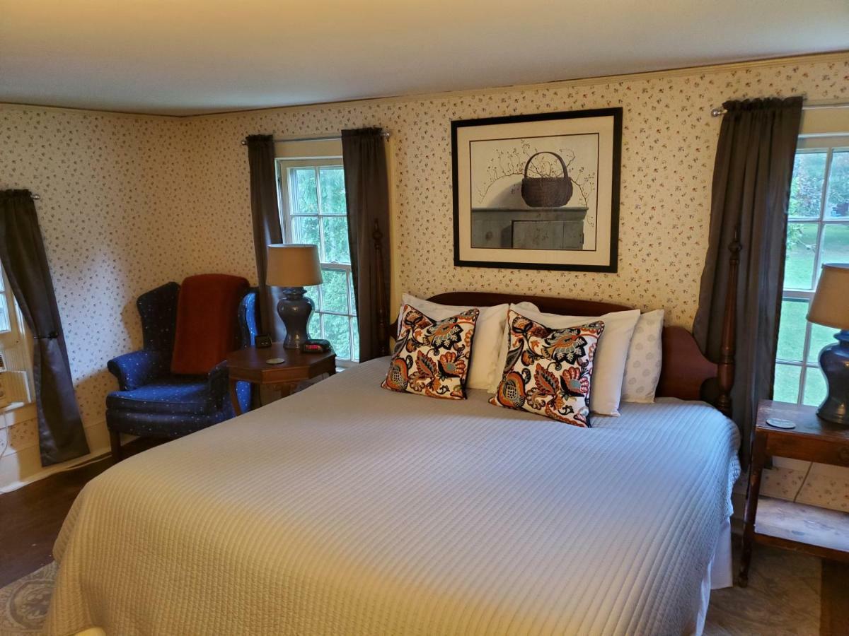 Windflower Inn Грейт Барингтън Екстериор снимка