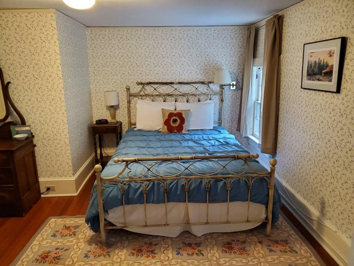 Windflower Inn Грейт Барингтън Екстериор снимка
