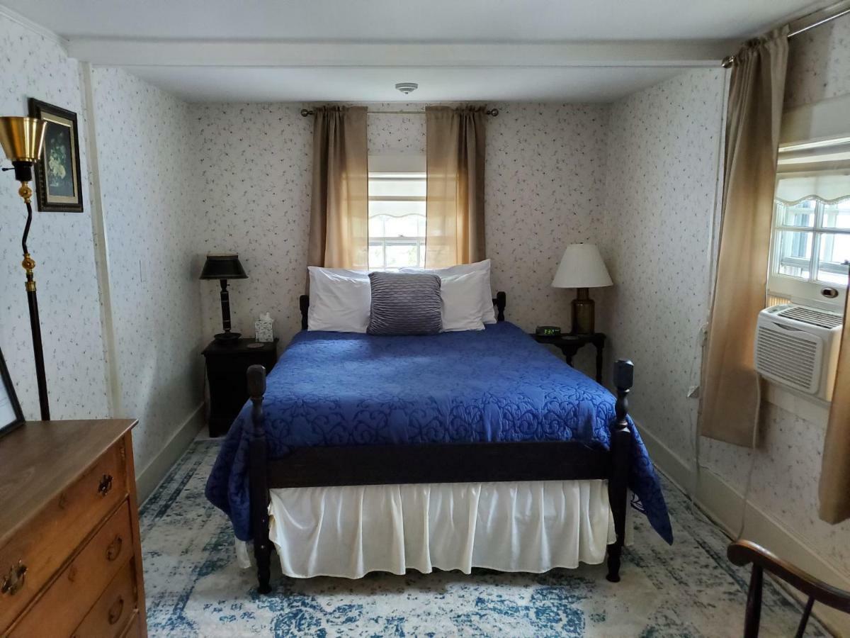 Windflower Inn Грейт Барингтън Екстериор снимка